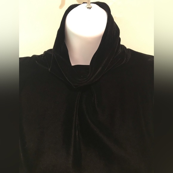 HENRY GRETHEL VINTAGE BLACK VELVET TURTLENECK TOP. - Picture 3 of 4